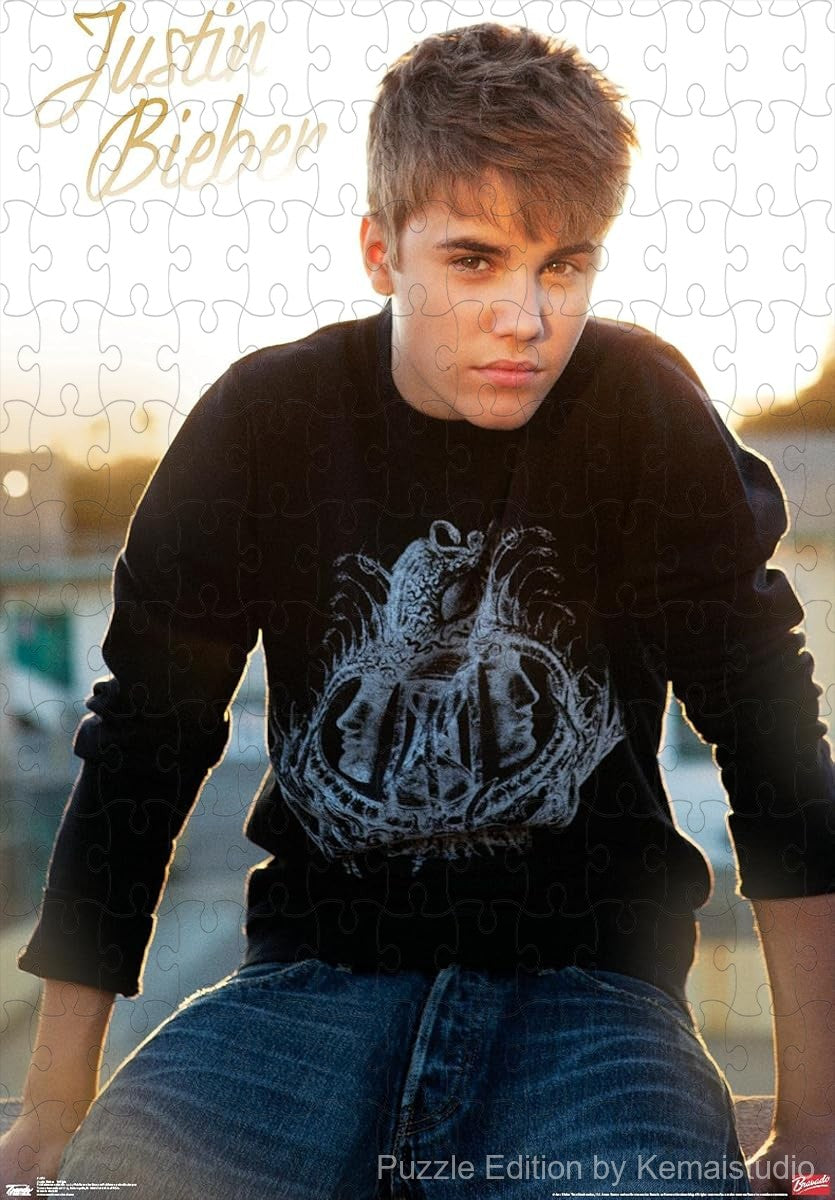 A dreamy and soft-toned puzzle of Justin Bieber in twilight hues, ideal for evening puzzling