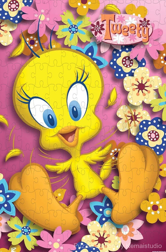 500-piece wooden jigsaw puzzle featuring Tweety Bird in a power pose.