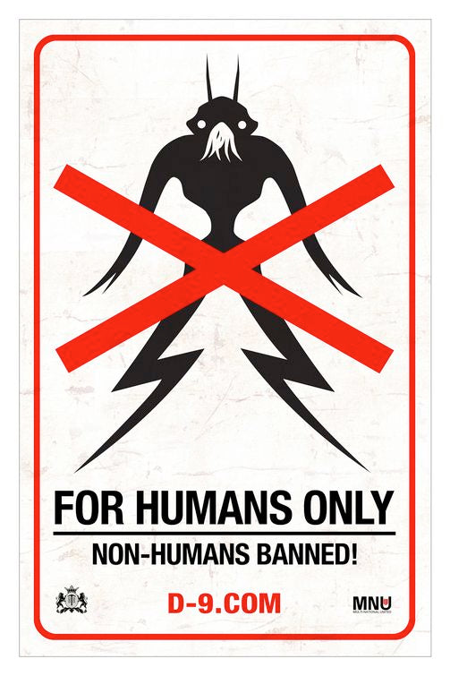 the movie poster: District 9 (2009)